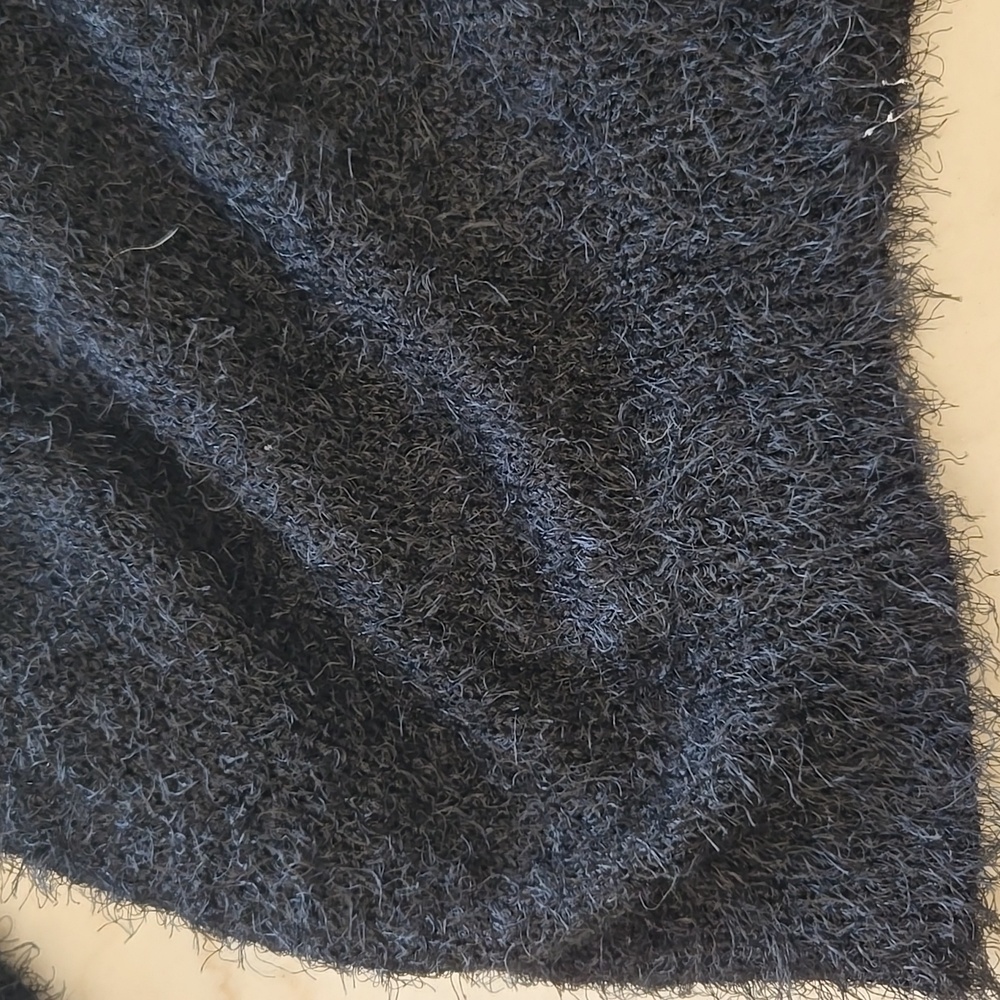 Sweater - Picture 5 of 8